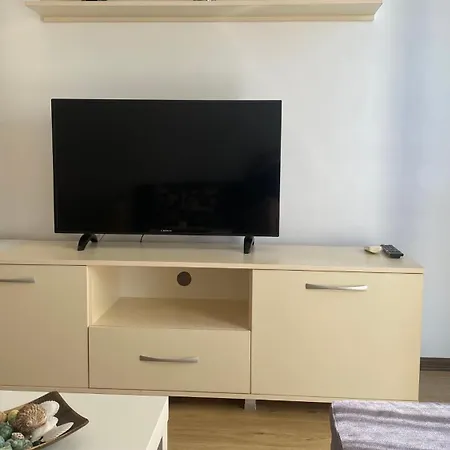 джули 1 *